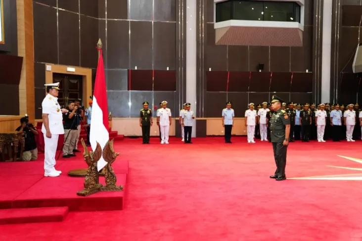 Panglima TNI Pimpin...