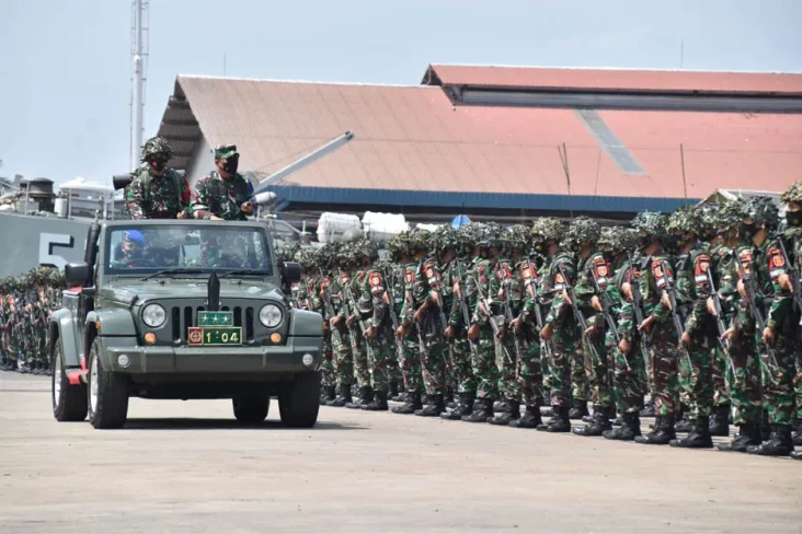 Komandan Kodiklat TNI...