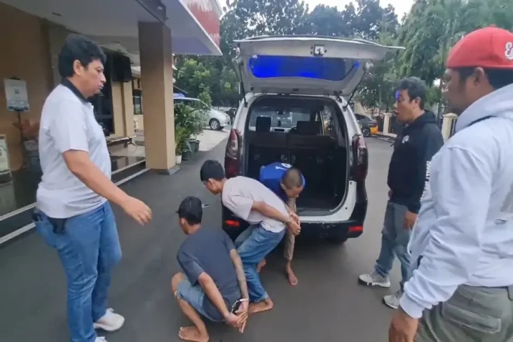 5 Kali Beraksi, Kakak...