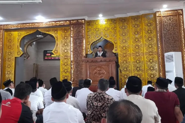Jadi Khatib Salat Jumat...