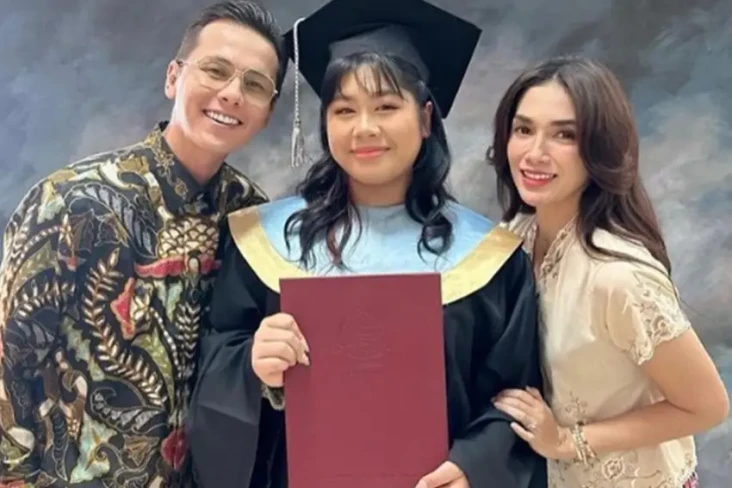 5 Artis Pria Ini Hadir...