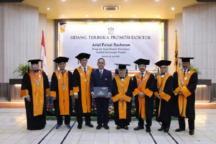 Institut Pariwisata...