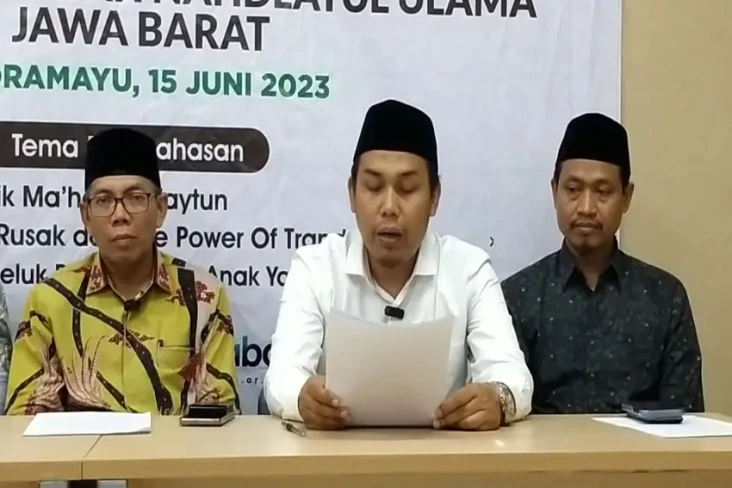 Dianggap Menyimpang,...