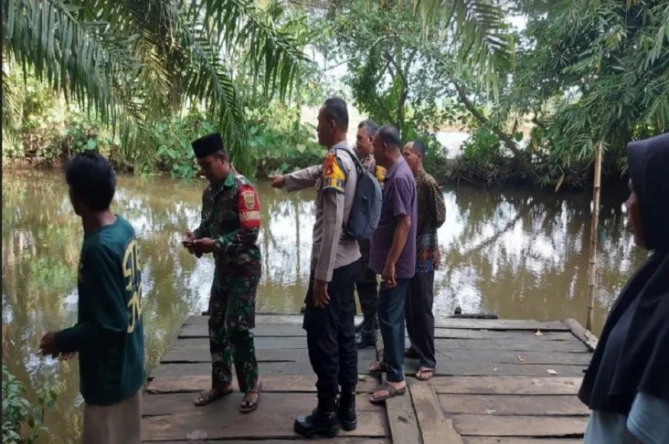 Berenang di Sungai Megang,...