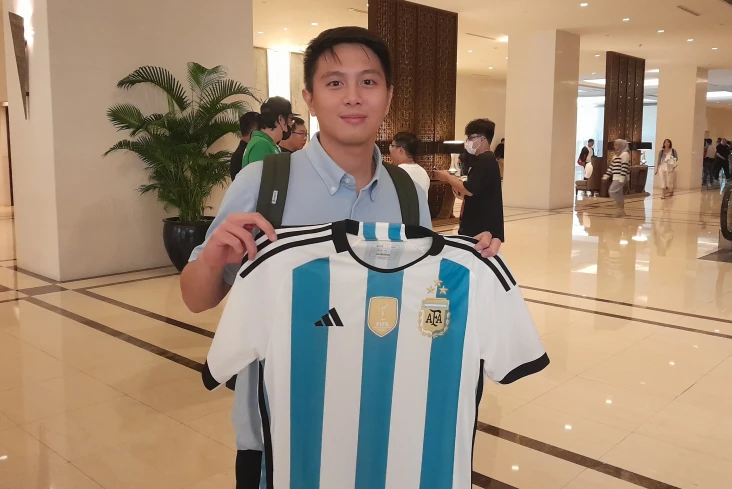 Fans Sambangi Hotel...