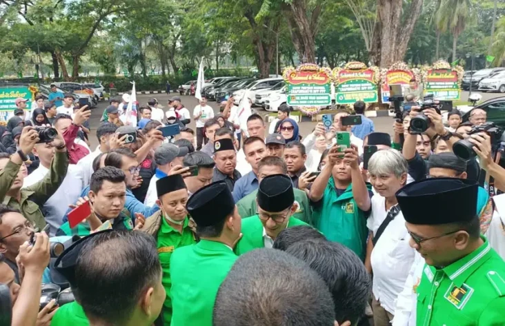 Teriakan Wapres Sambut...