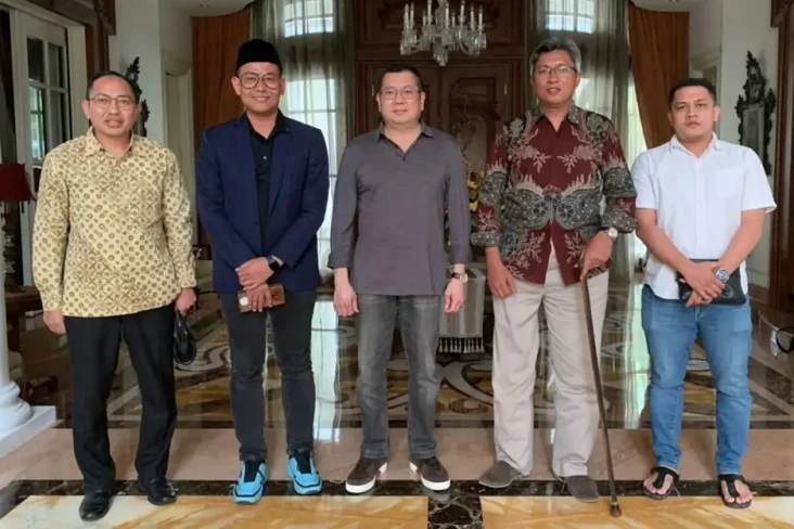 HT Bersilaturahmi dengan...