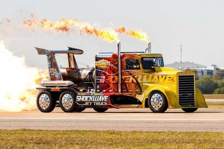 Ini Truk Jet Tercepat...