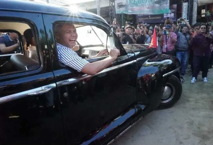 Spesifikasi Sedan Plymouth...