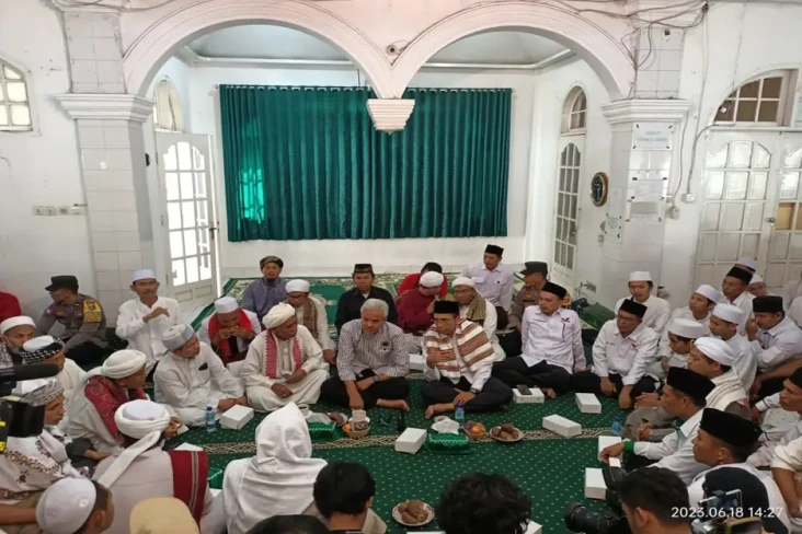 Usai Ziarah dan Salat...