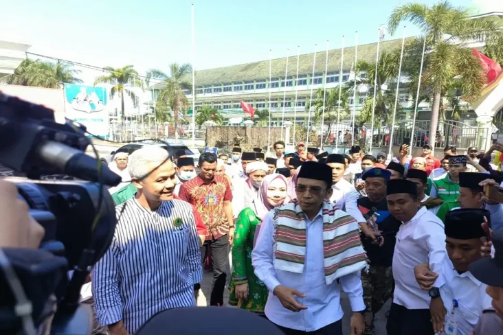 Ganjar Pranowo Minta...