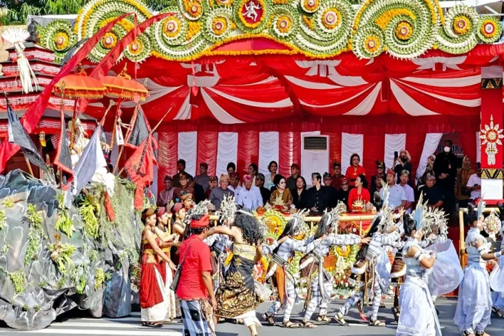 Buka Pesta Seni Bali,...