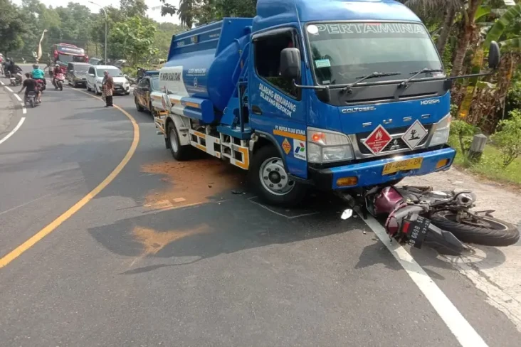 Jatuh di Tikungan, Pengendara...