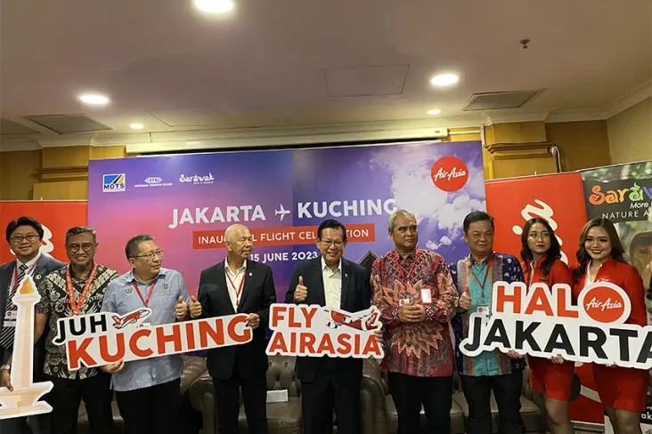 Buka Rute Penerbangan...