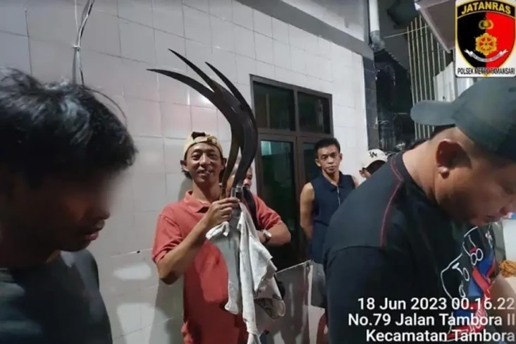 Tawuran Pecah di Glodok,...
