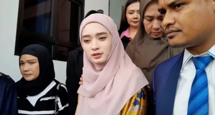 Alasan Inara Rusli Tuntut...