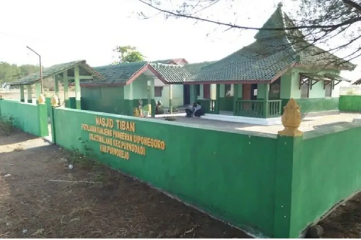 Keanehan Masjid Tiban...
