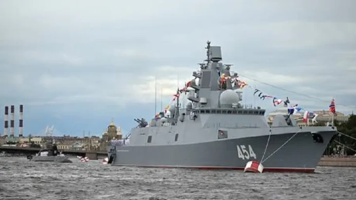 Kapal Perang Rusia Selamatkan...