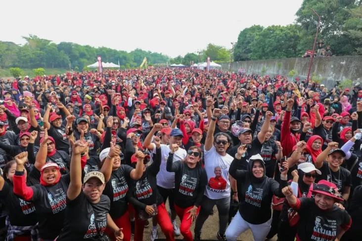 Ribuan Orang Antusias...