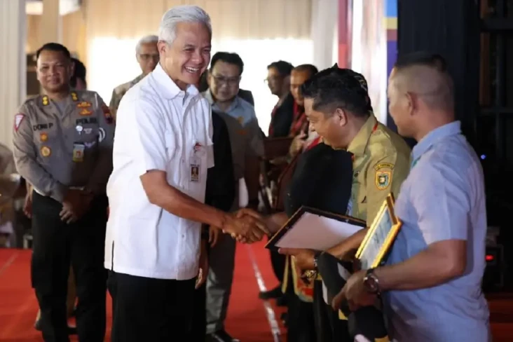 Ganjar Luncurkan Samsat...