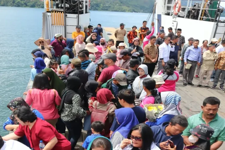 Air Mata Ratusan Keluarga...