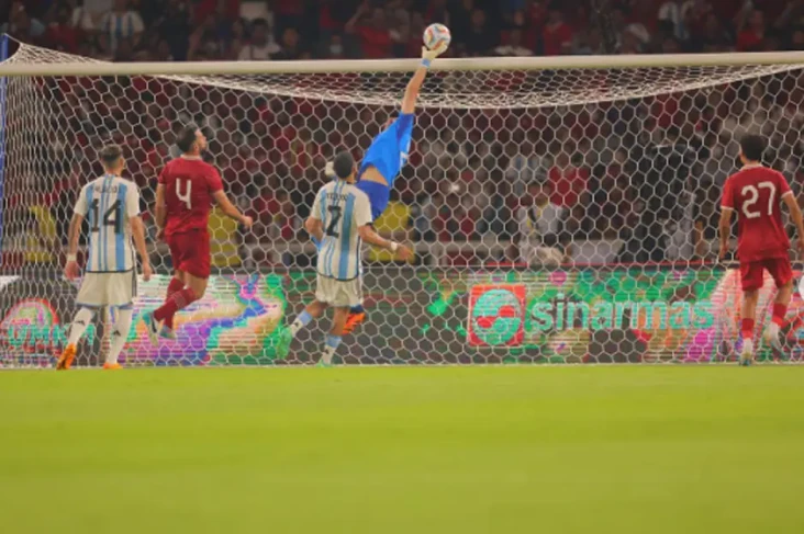 Momen Emiliano Martinez...