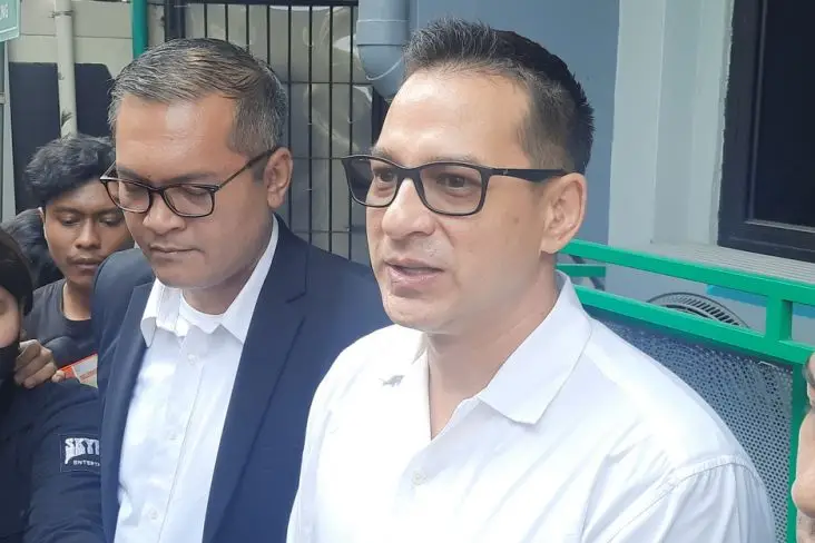 Usai Sepakat Bercerai,...