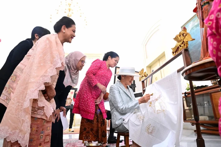 Iriana Jokowi Ajak Permaisuri...