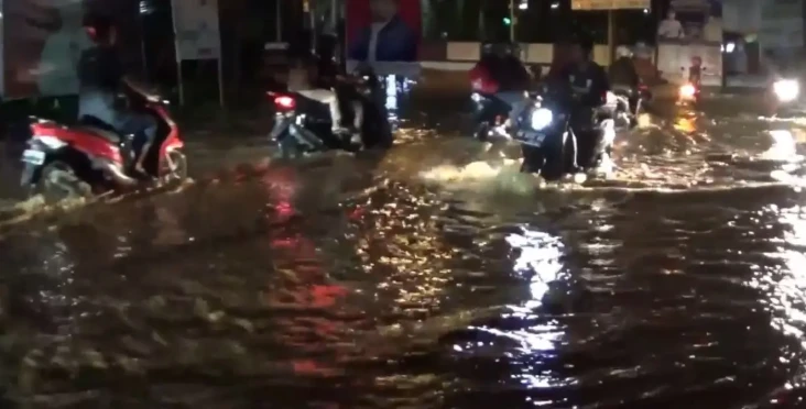 Kota Mamuju Terendam...