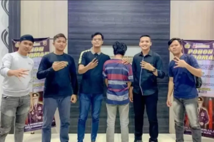 Cabuli Gadis di Bawah...