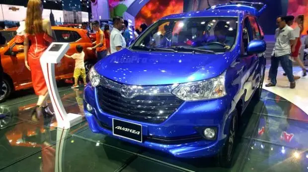 Deretan Mobil dengan...