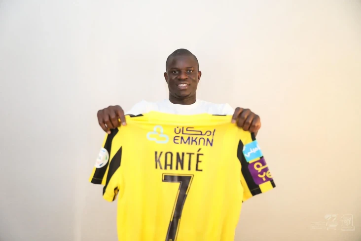 Resmi! NGolo Kante Pakai...