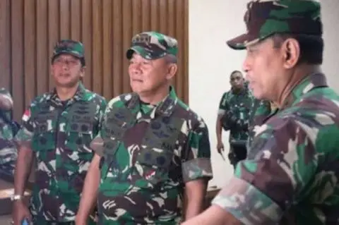 5 Kasum TNI dengan Masa...