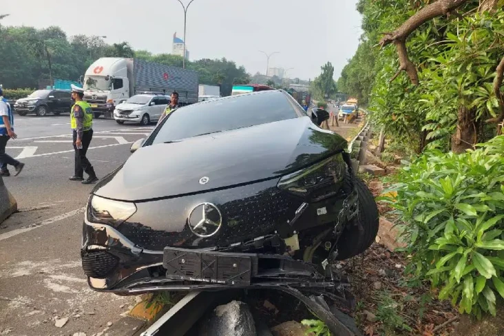 Mobil Listrik Mewah...