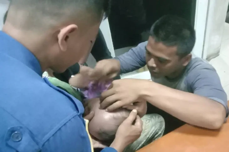 Bayi Ini Terus Menangis...