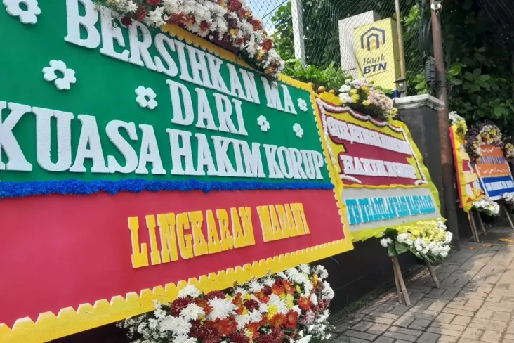 Fenomena Karangan Bunga...