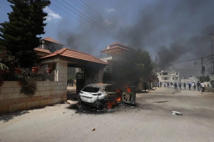 Pemukim Israel Bakar...