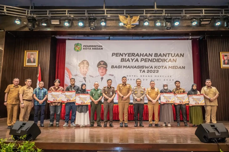 Ratusan Mahasiswa Penerima...