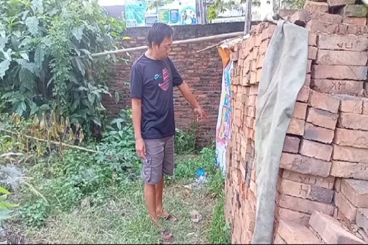 Polisi Buru Orang Tua...