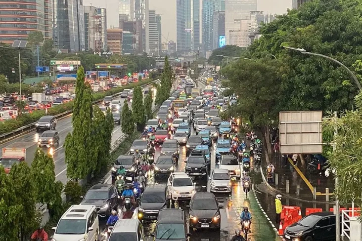Kamis Pagi, Ruas Tol...
