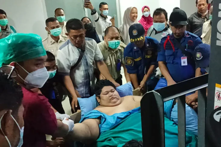 Pemuda Obesitas 300...