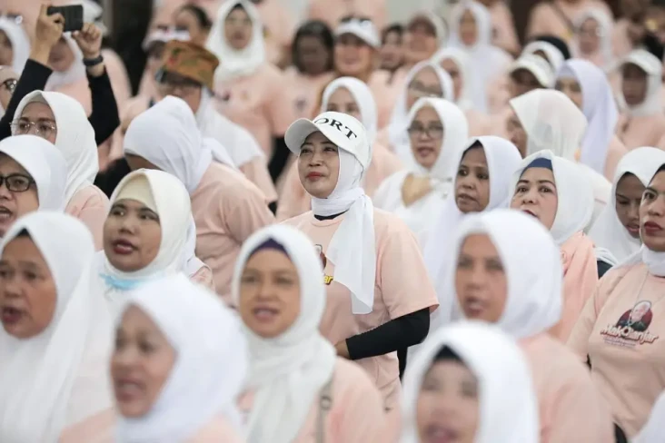 Gandeng Emak-emak, Mak...