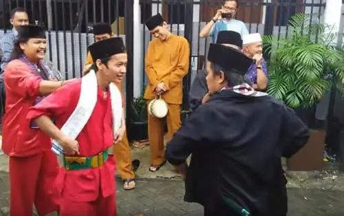 4 Tradisi Unik Perayaan...