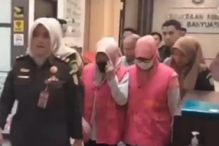 Korupsi Rp8 Miliar,...