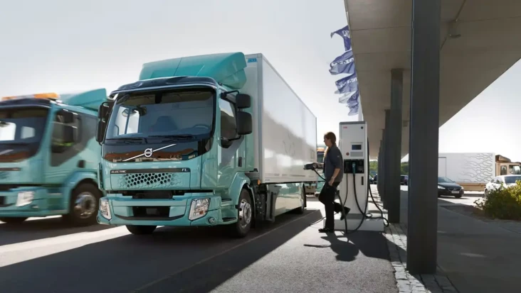 Volvo Luncurkan 2 Truk...