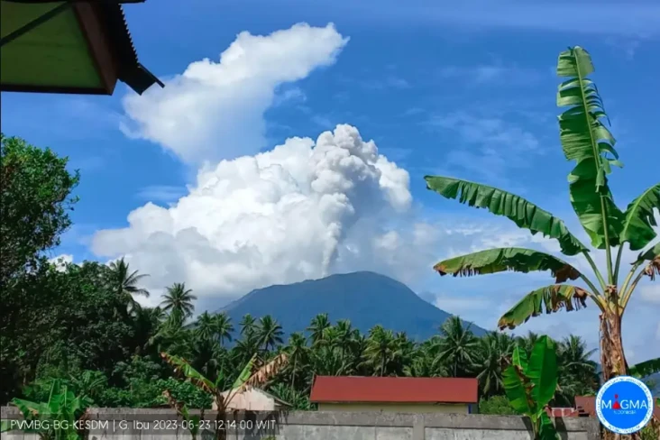 Gunung Ibu di Halmahera...