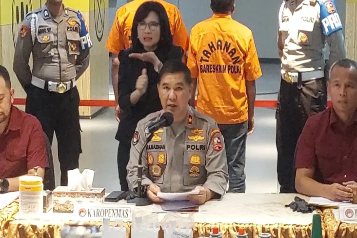 Ungkap Pabrik Sabu di...