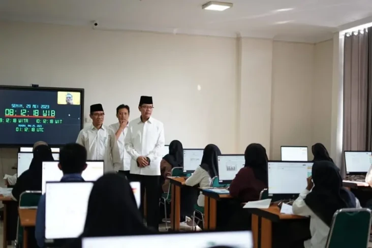 Dibuka Pukul 15.00,...