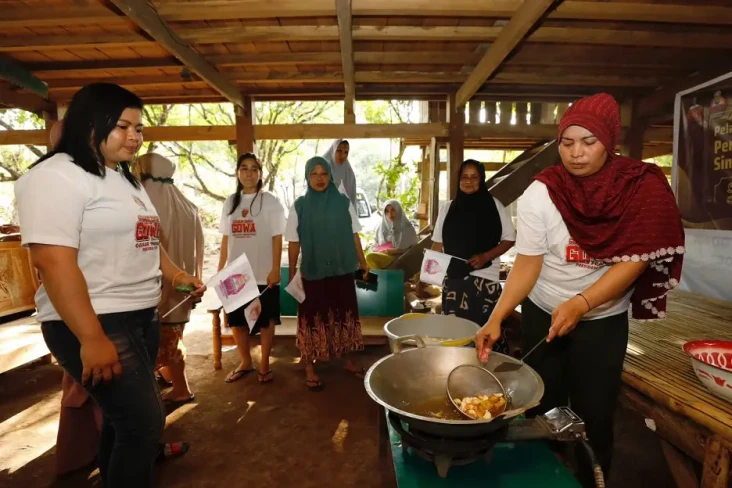 Gandeng Ibu-ibu, Pemuda...