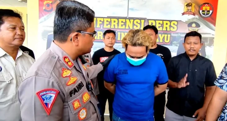 Nyamar Jadi Cewek dan...